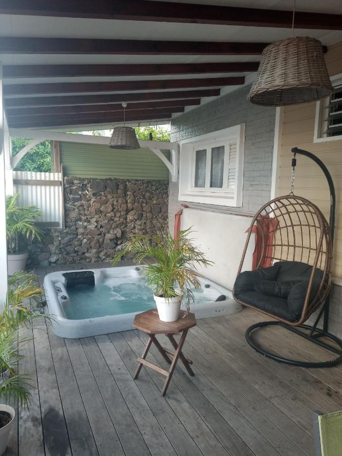 Une pause s'impose au Vauclin avec votre jacuzzi privatif pour 3 nuits minimum Le Vauclin Extérieur photo