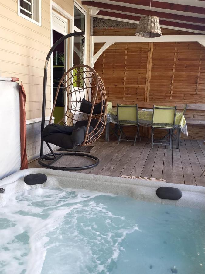 Une pause s'impose au Vauclin avec votre jacuzzi privatif pour 3 nuits minimum Le Vauclin Extérieur photo