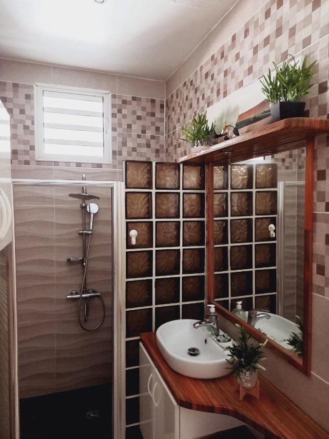 Une pause s'impose au Vauclin avec votre jacuzzi privatif pour 3 nuits minimum Le Vauclin Extérieur photo